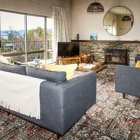 Retro With A View Villa Wanaka Bagian luar foto